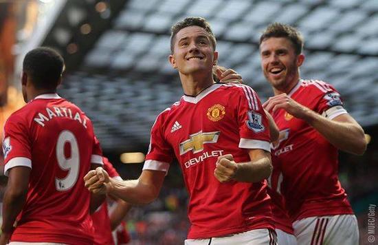 一个年轻球 一个年轻球