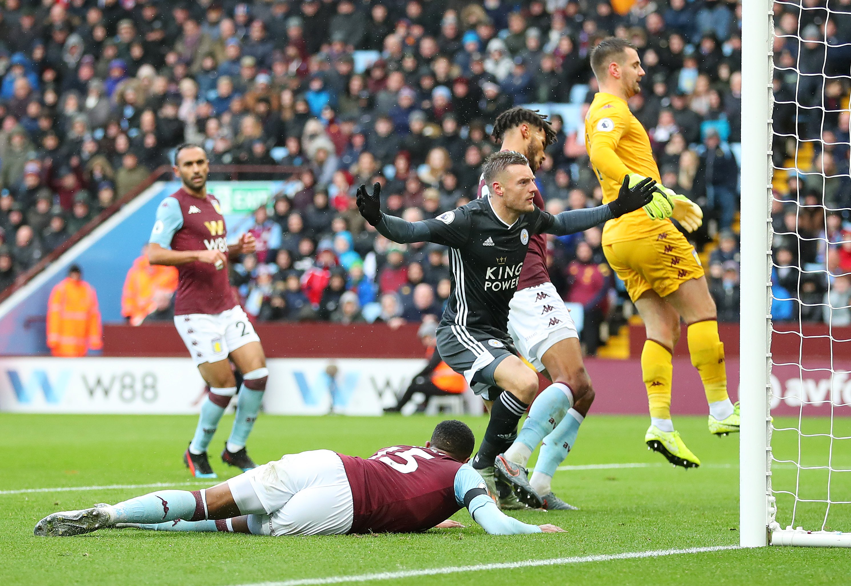 斯基拉：斯维拉尔将与罗马续约到2030年，年薪350万欧+奖金.